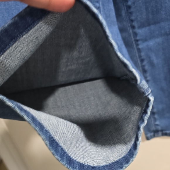 Izod Medium Wash Denim Capris Woman's size 10 - Picture 4 of 12